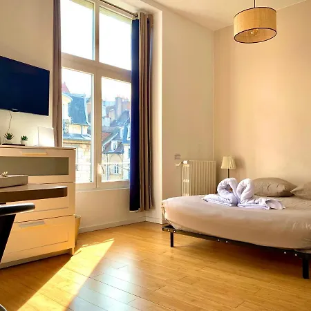Les Fabuleux Appartements Du Coeur De Ville - Place Victor Hugo Besancon Exterior photo